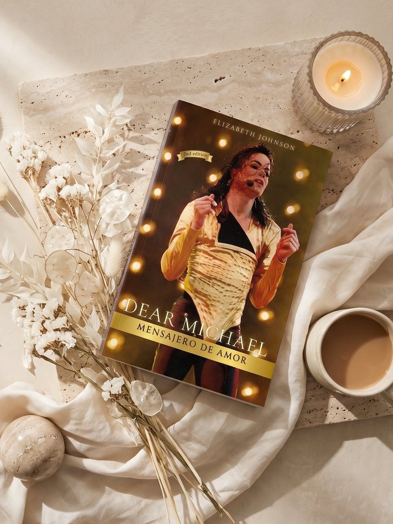 Dear Michael: Mensajero de Amor — Elizabeth Johnson